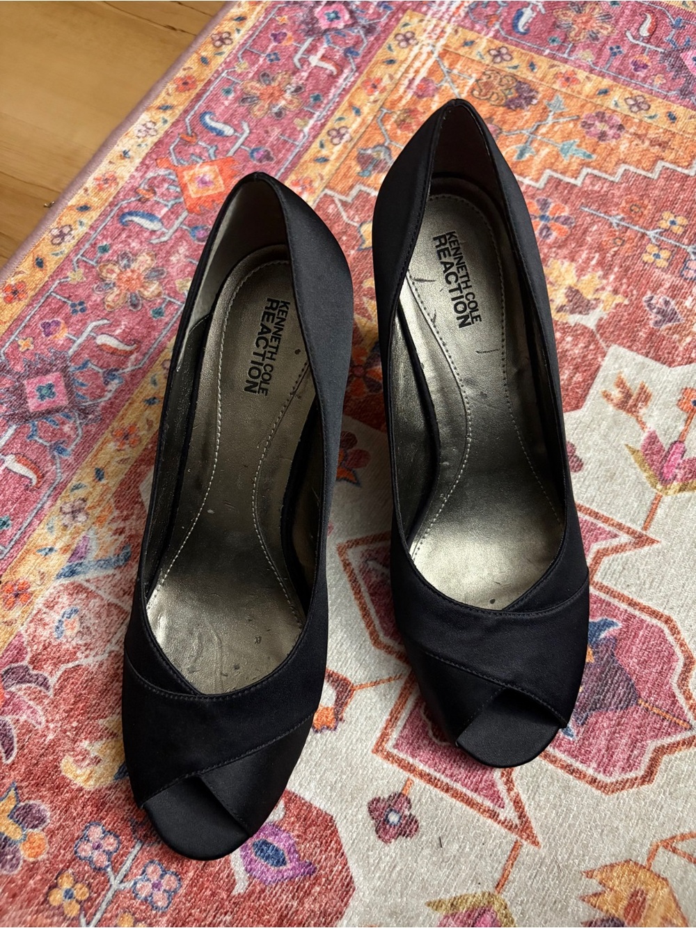 Peep-toe pumps